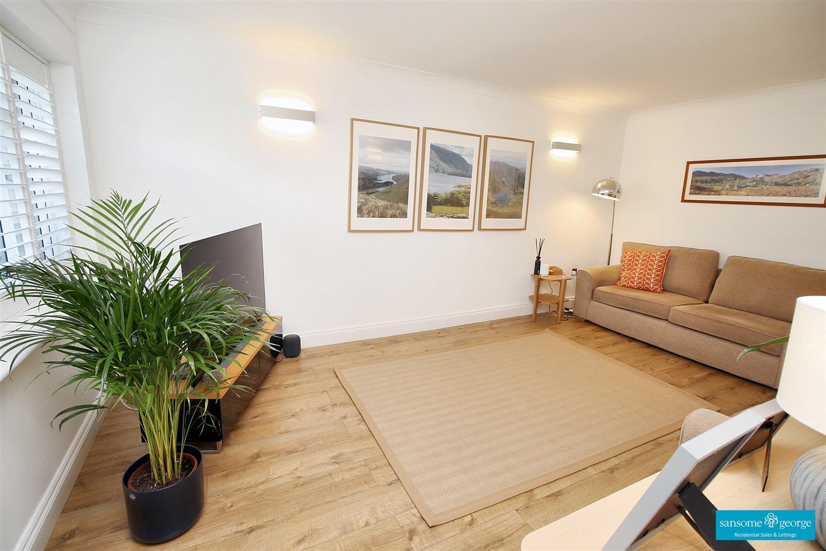 3 bed property in Somerset Walk, Tilehurst